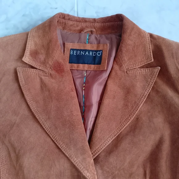 Bernardo Women's Suede Tailored Blazer Jacket in Burnt Orange - Picture 9 of 11